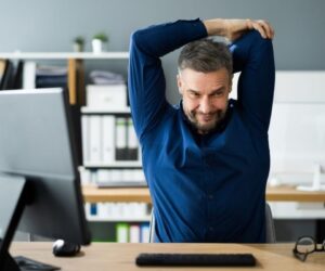 tập thể dục - dân văn phòng - giải pháp duy trì sức khỏe - bài tập vận động - luxuo 11