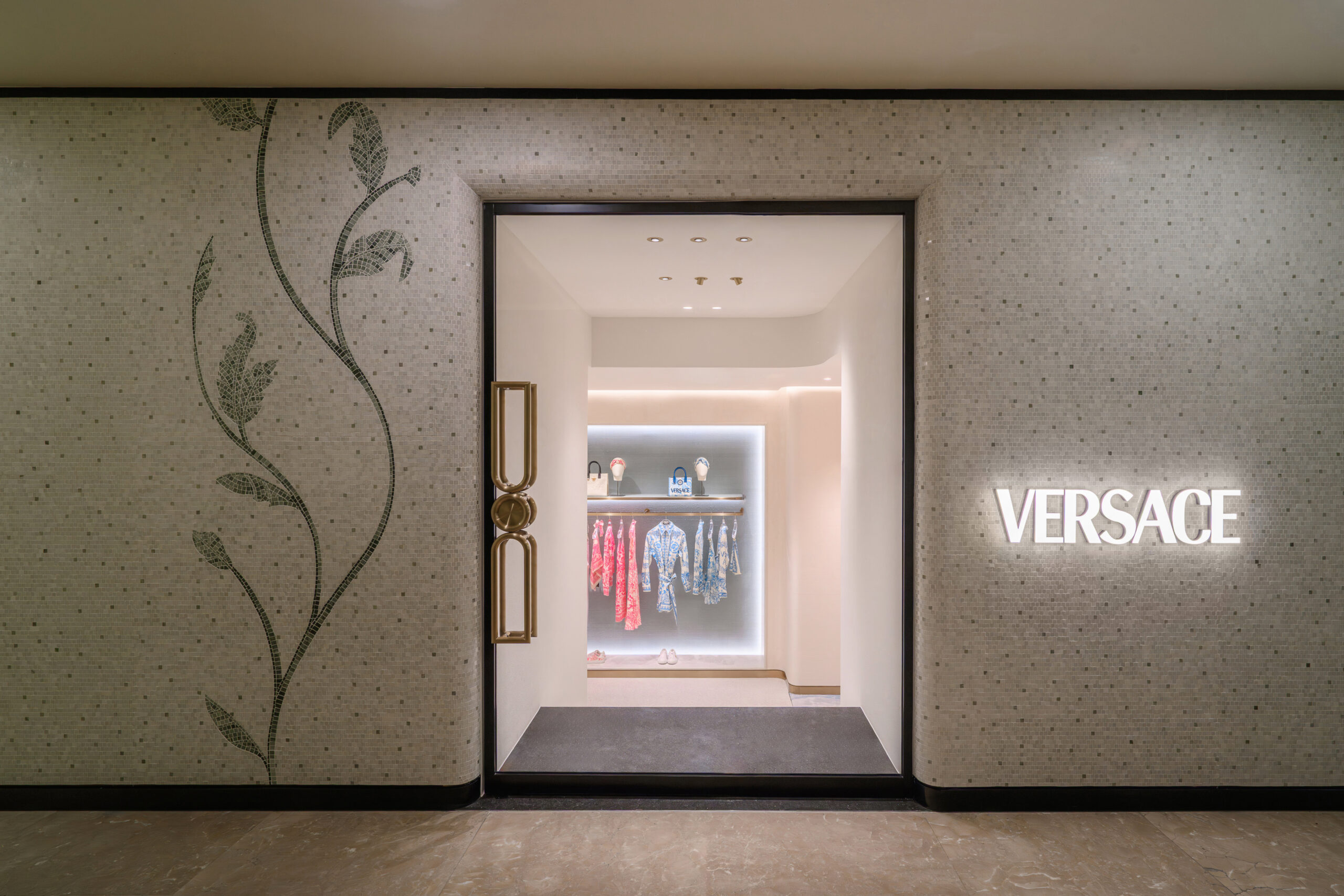 Versace - Versace Rex Hotel - bộ sưu tập Thu Đông 2025 - thời trang cao cấp - luxuo 9