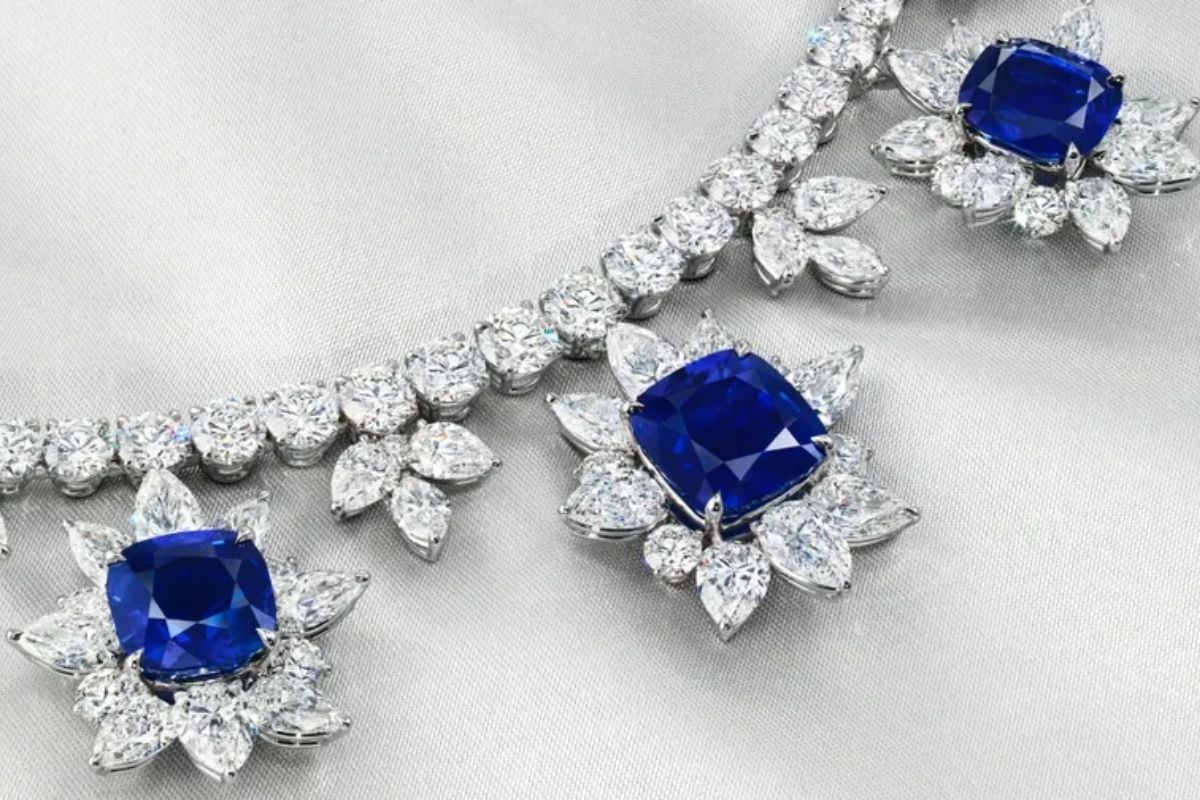 christie's - hong kong - the royal blue - sapphire kashmir - đấu giá trang sức - tuần lễ xa xỉ - luxuo 1